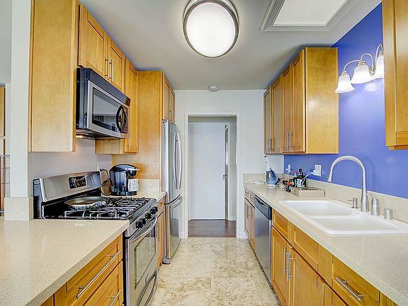 3rd image of 2030 Paradise Dr