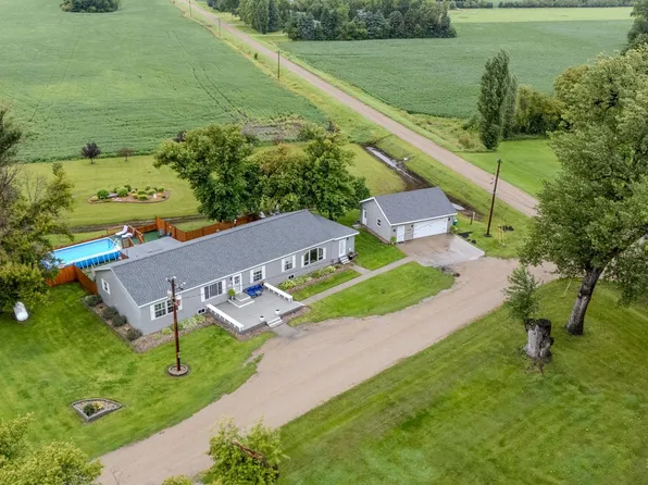 219 4th St, Embden, ND 58079