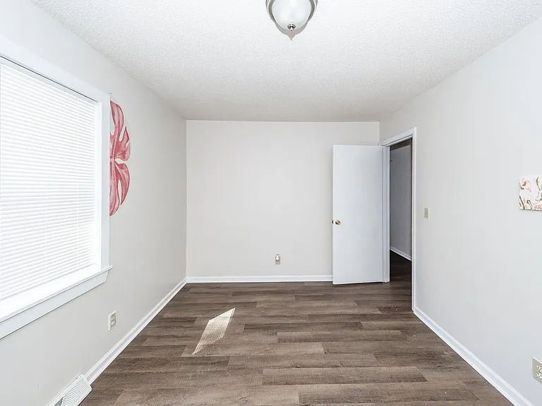 444 Academy Rd — Photo 15
