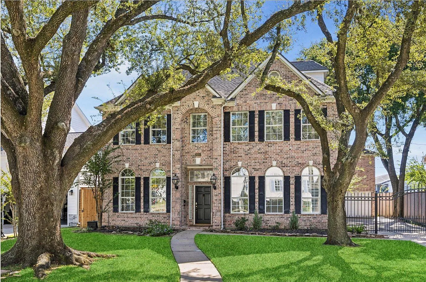 5 bed, 4.5 bath, 3287 sqft, $5,500 — Photo 1