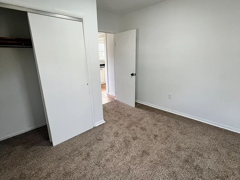 725 Hudson Ave — Photo 3