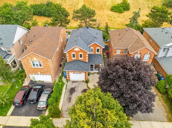 5901 Sidmouth St, Mississauga, ON L5V 2K1