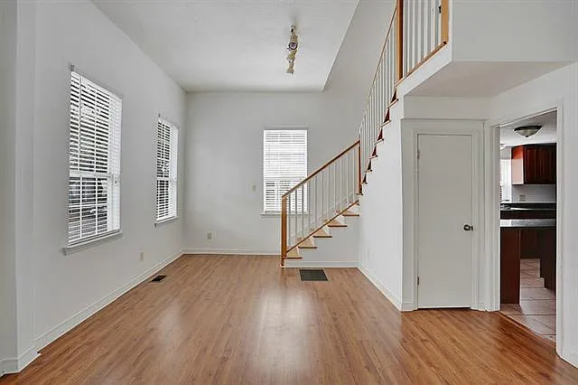 841 Washington Ave — Photo 6