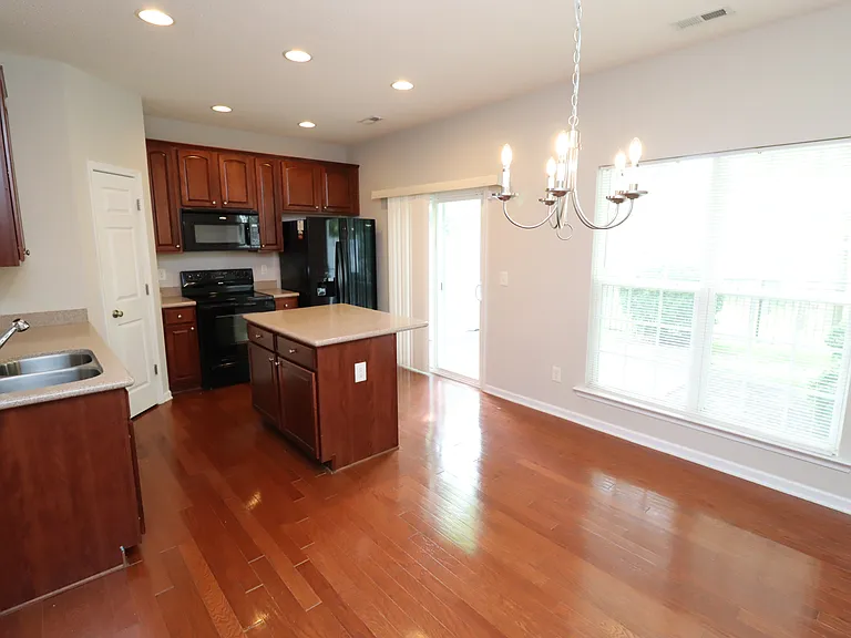 110 Fanwood Ct — Photo 13