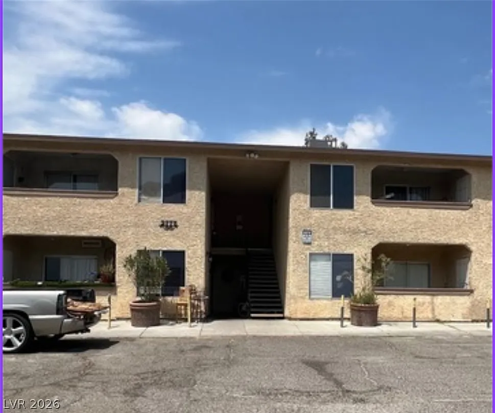2 bed, 2.0 bath, 3672 sqft, $1,200 — Photo 1