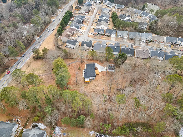 325 Russell Rd — Photo 24