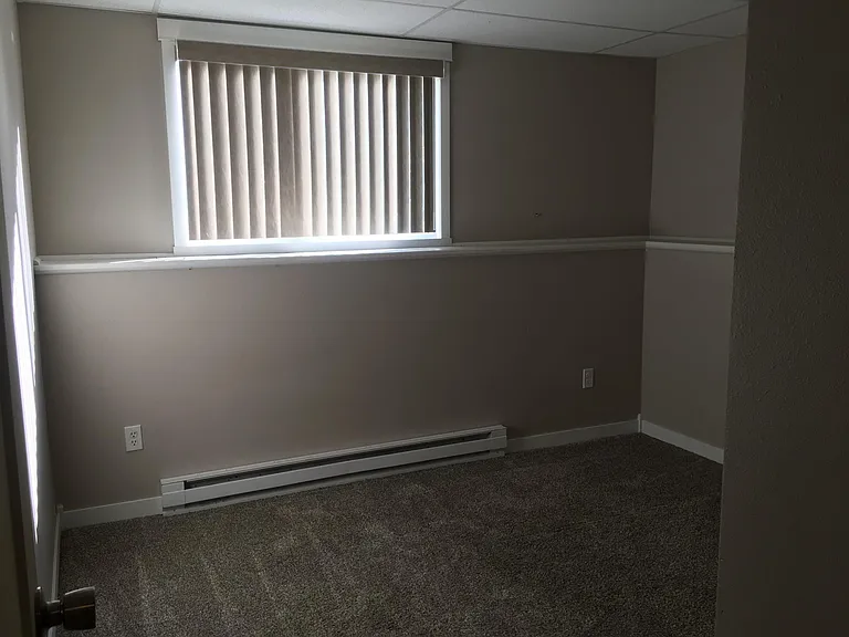 Downstairs bedroom #1. Awesome wrap-around shelf/ledge!