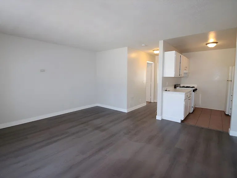 1508 W Florence Ave — Photo 2