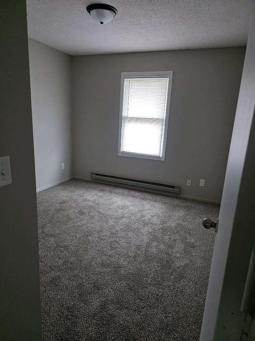 3 bed, 1088 sqft, $1,380 — Photo 2