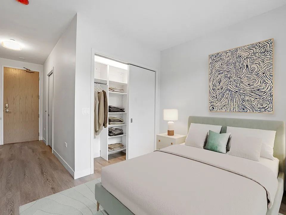 641 N Ogden Ave #611