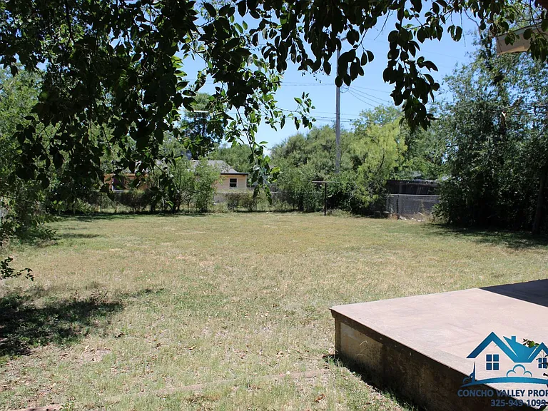 2401 W Harris Ave — Photo 11