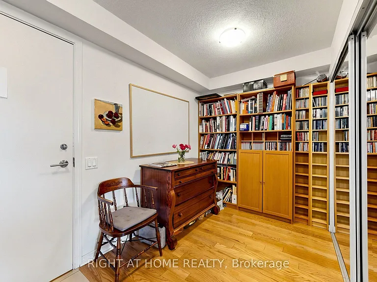 60 Heintzman St #2206 — Photo 11