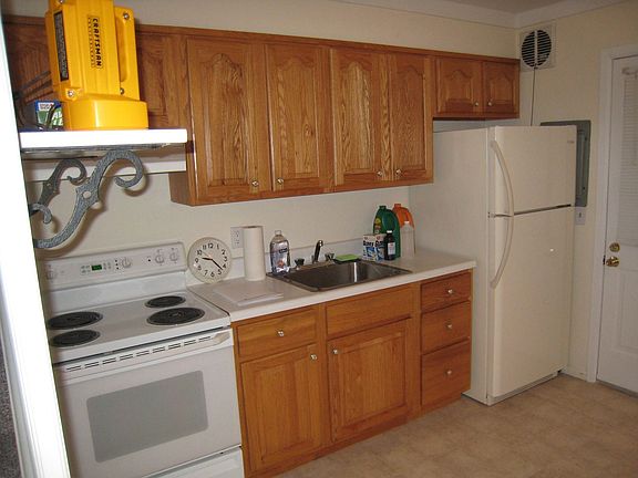 3rd image of 5 Peacock Ln