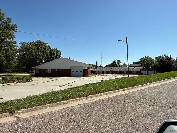 5th image of 702 Cedar Ave