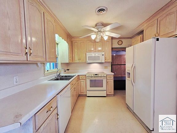 4th image of 527 Woodlawn Ave