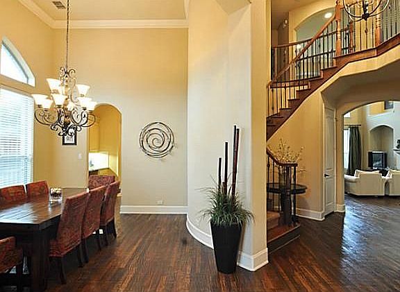 4th image of 1505 Riverdale Dr