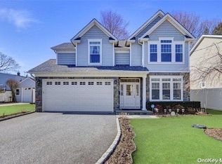 32 Fieldstone Dr, Syosset, NY 11791