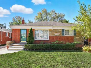 19916 Alger St, Saint Clair Shores, MI 48080