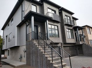 192 9th St #A, Fairview, NJ 07022