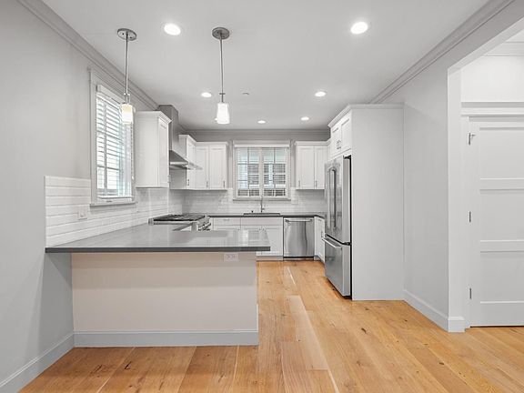4th image of 615 N San Mateo Dr