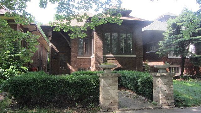 1st image of 2822 W Eastwood Ave