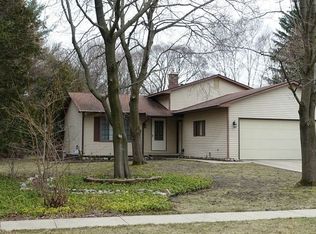 4918 Glencoe St, Midland, MI 48640
