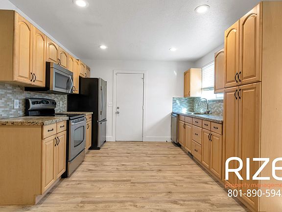 5th image of 10223 S Countrywood Dr