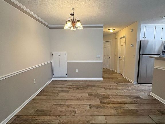 5th image of 170 N Springview Dr