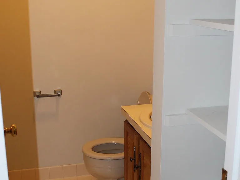 520 Upland St — Photo 6