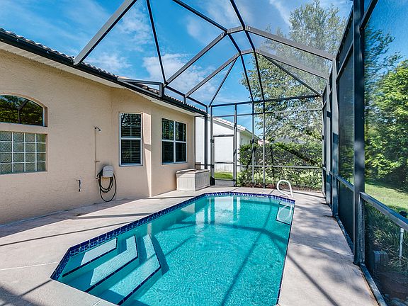 3rd image of 1020 Wimbledon Dr
