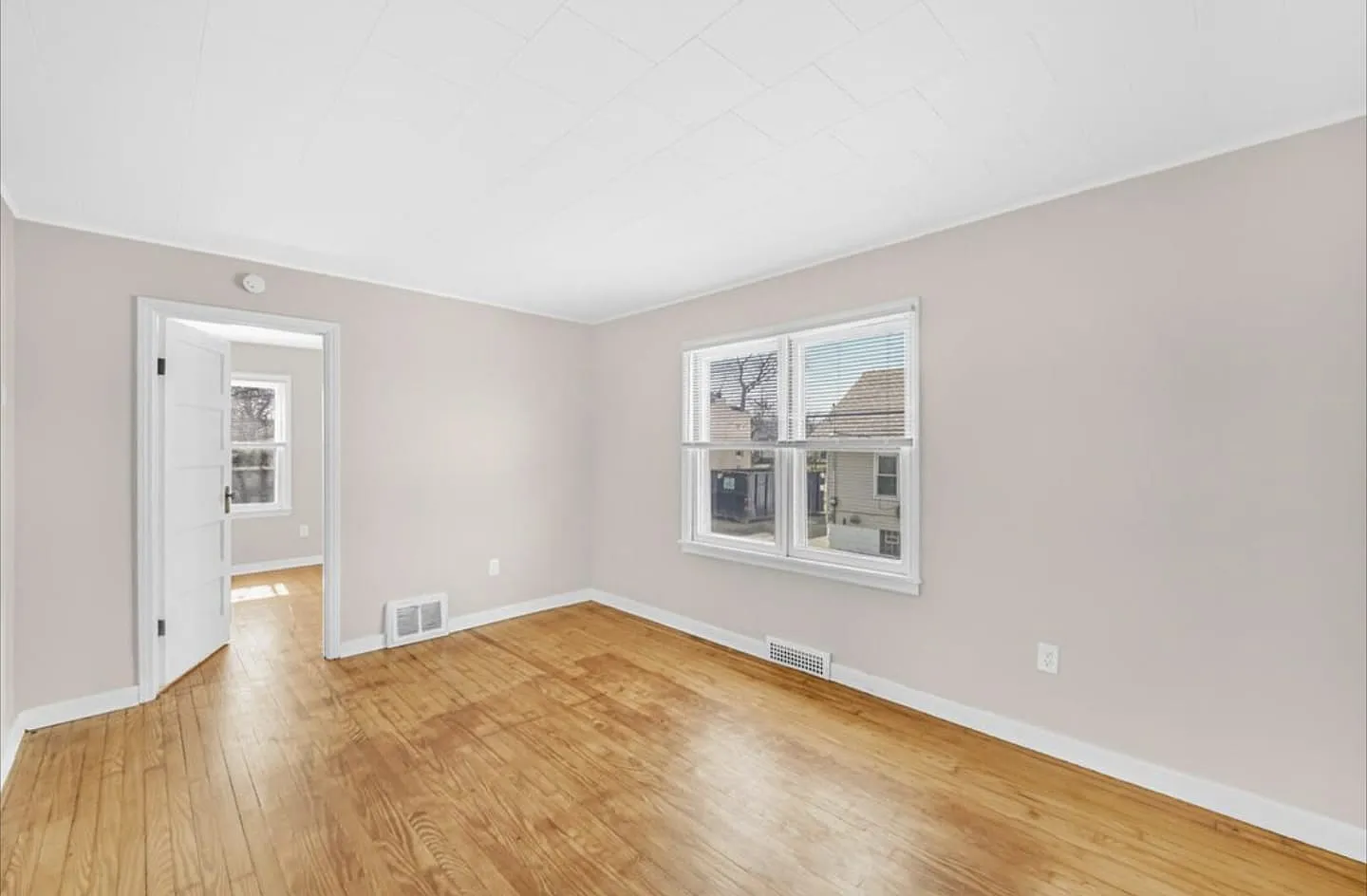 2 bed, 550 sqft, $1,550 — Photo 1