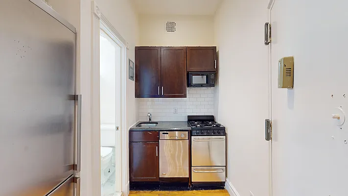 Rented by Bond New York | media 14