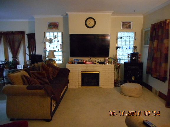 4th image of 615 N 2nd Ave