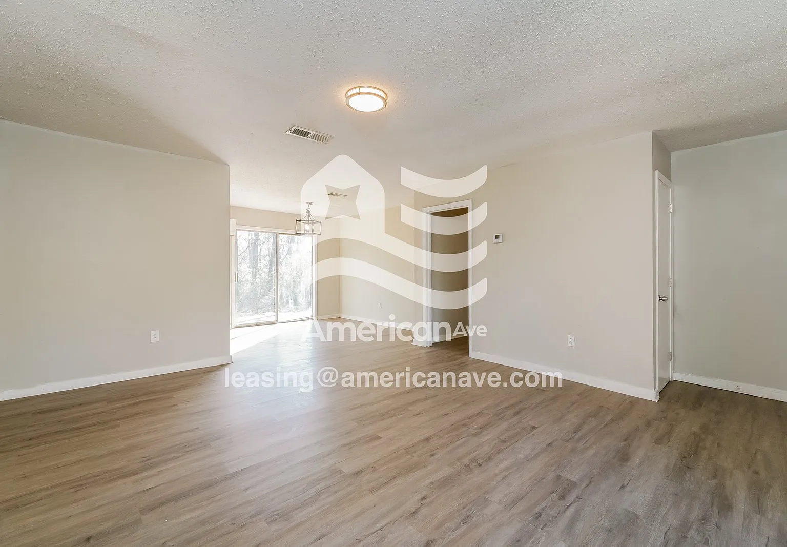 3 bed, 2.0 bath, 1168 sqft, $942 — Photo 3