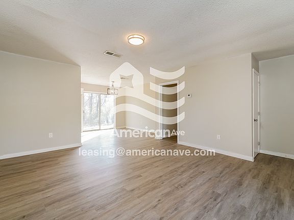 785736_003_wm_-_living_room_13538866.jpg