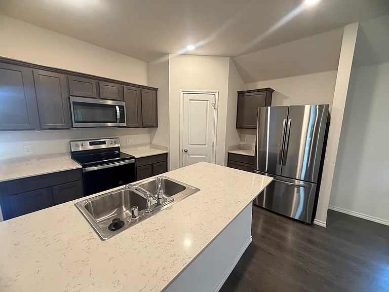 3126 Channing Dr — Photo 2