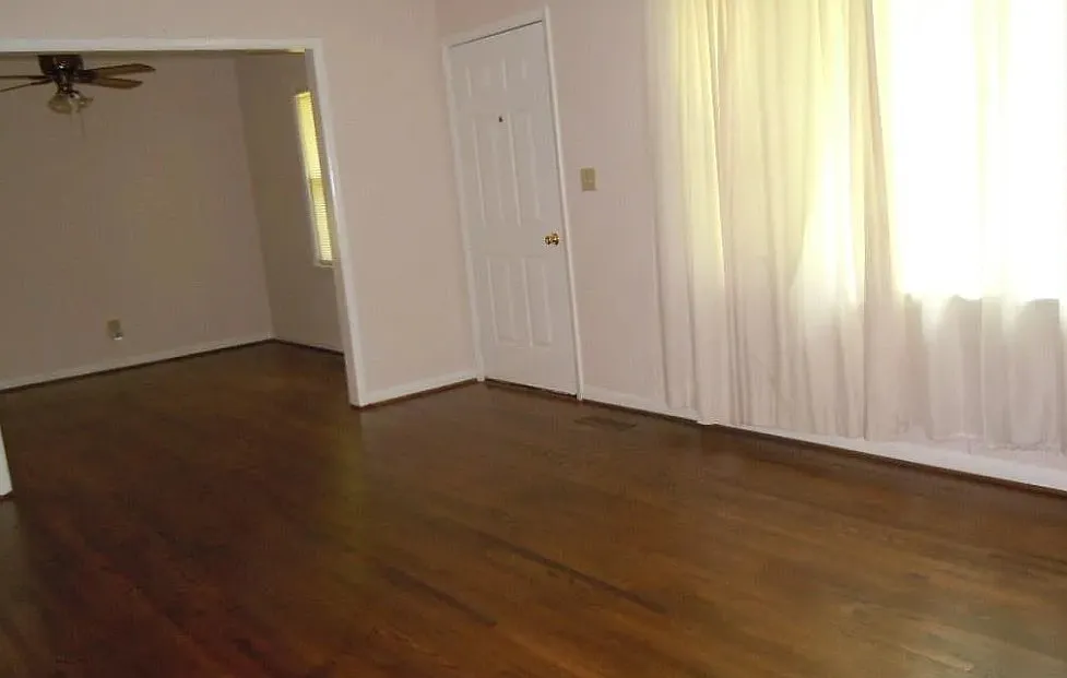 128 Lake Dr NE — Photo 4