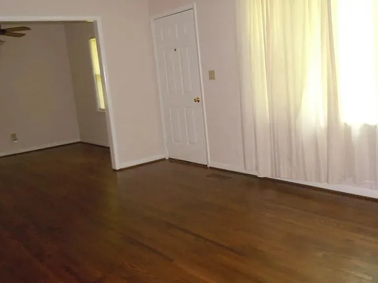 128 Lake Dr NE — Photo 4