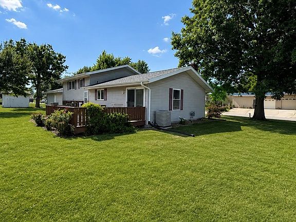 4th image of 102 Maple St