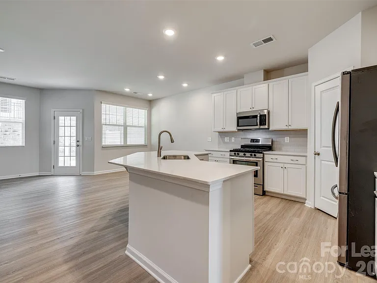 807 Gable Oak Ln — Photo 4