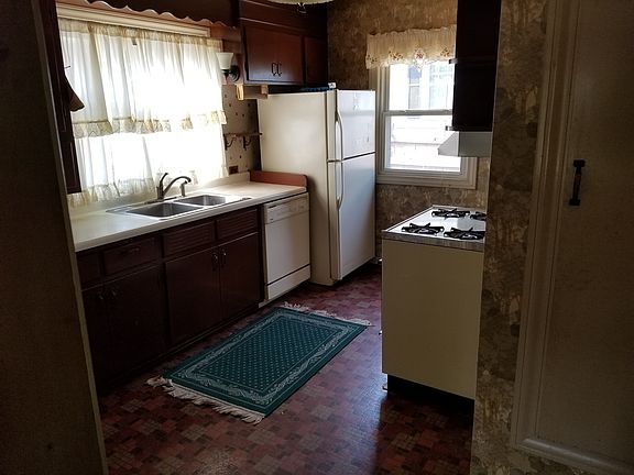 3rd image of 279 W Crescent Ave