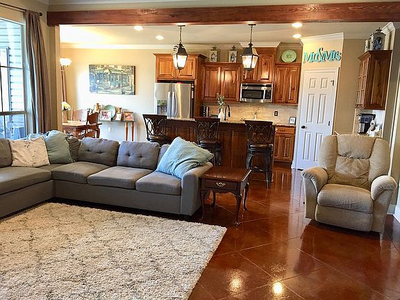 4th image of 167 Lakeshore Dr