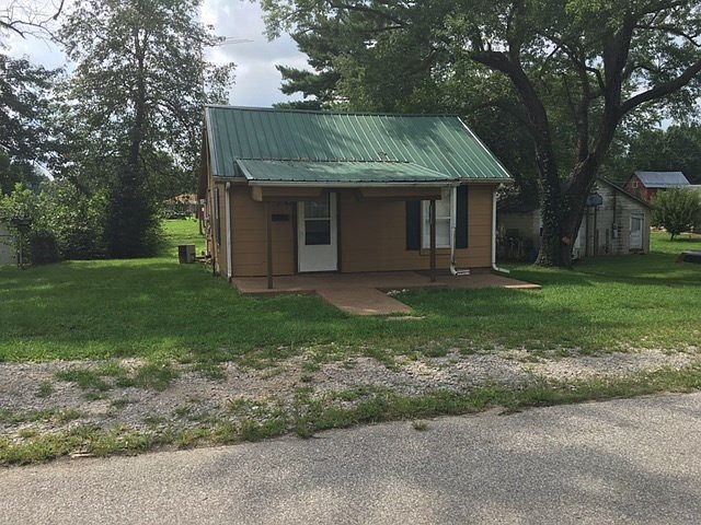 2nd image of 623 S 8th St