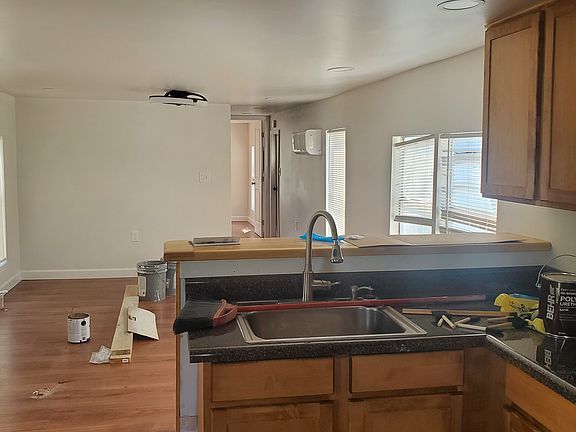 4th image of 5610 W Woodlawn St