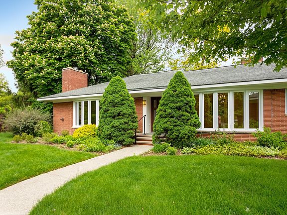 3rd image of 30585 Vernon Dr