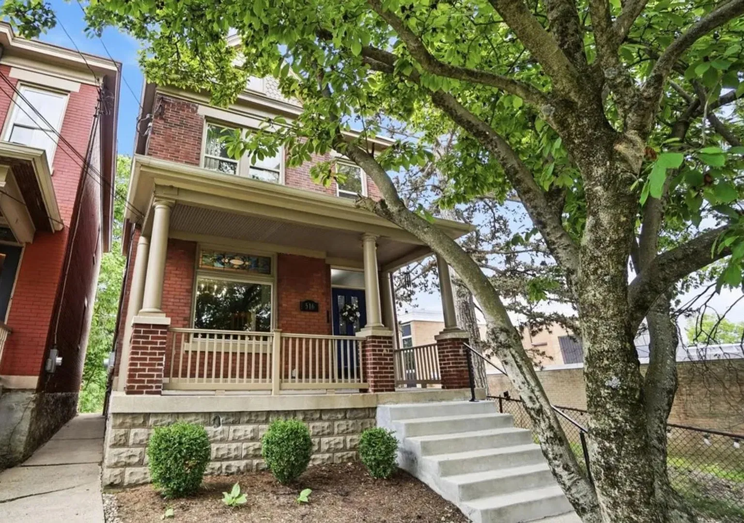 Charming 4BR House in Bellevue — Photo 2