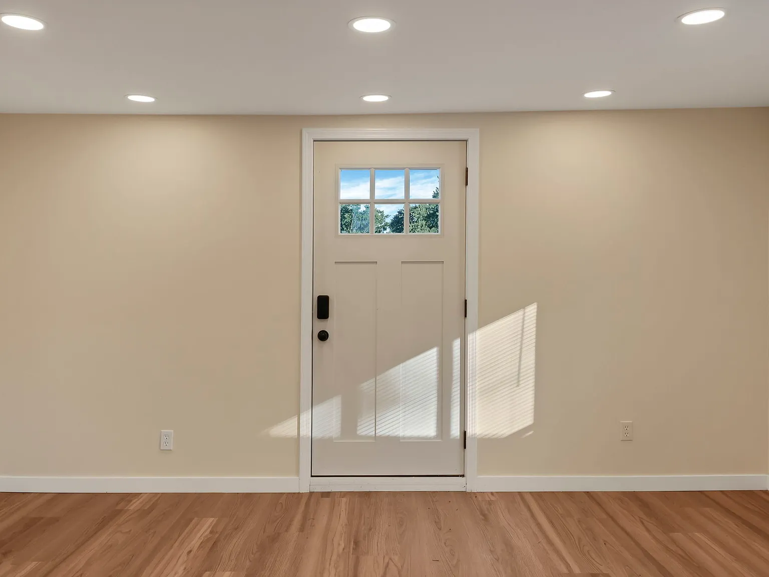 3 bed, 1.5 bath, 1200 sqft, $2,300 — Photo 4