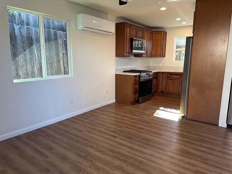 883 Arcadia Ave — Photo 10