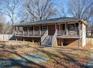 15213 Comanche Ln, Matthews, NC 28104