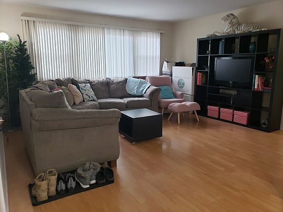 3rd image of 4247 Amelia Ave APT 4B